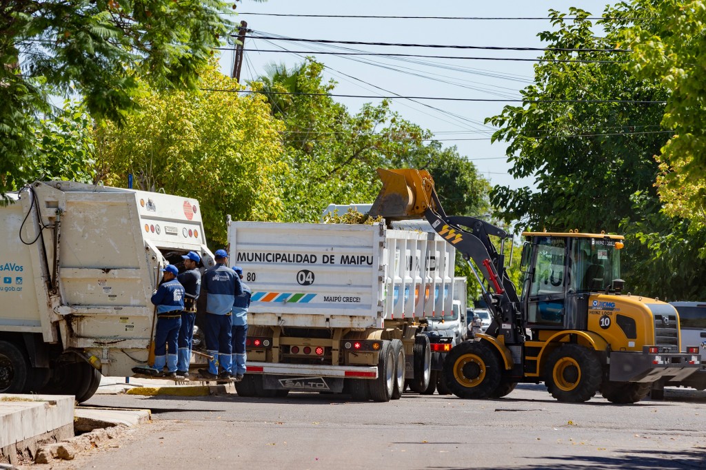 Maipú refuerza los operativos de limpieza integral en todos los barrios ...
