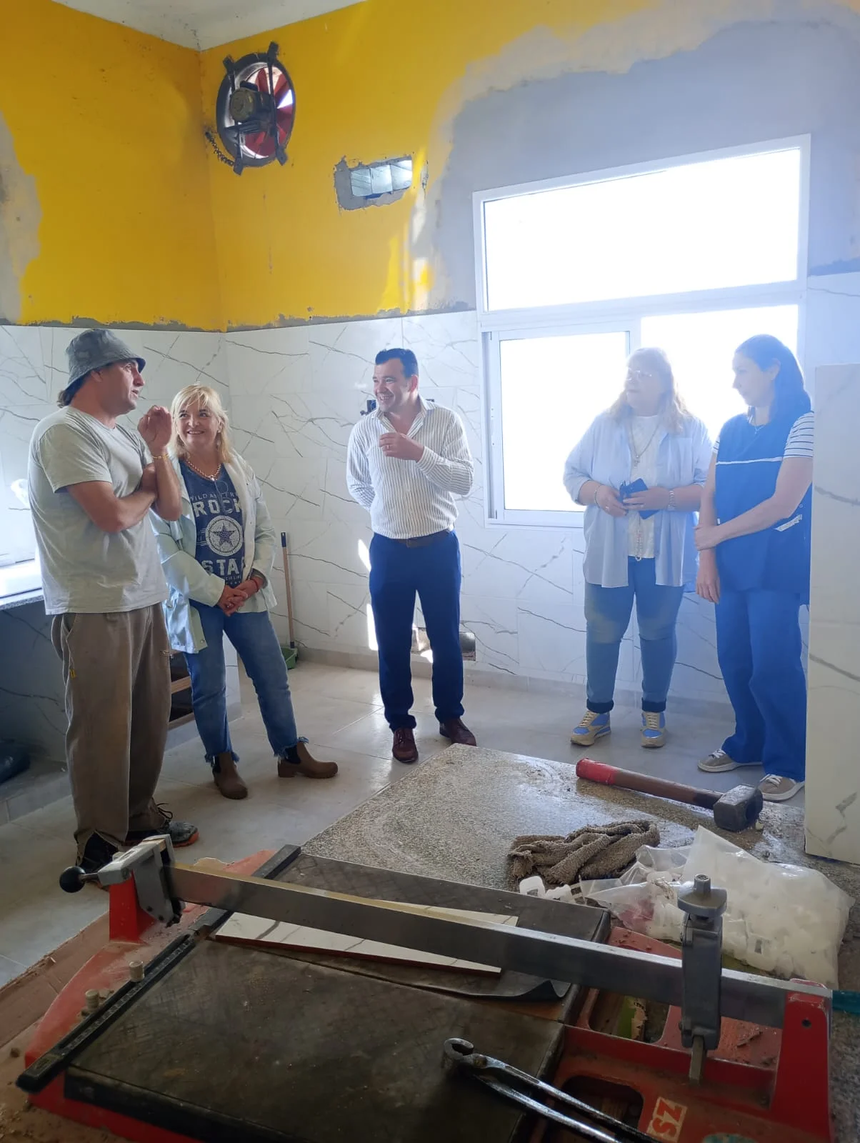  El Intendente recorrió y supervisó la remodelación de la cocina del C.E.C Nº 802 de Guaminí