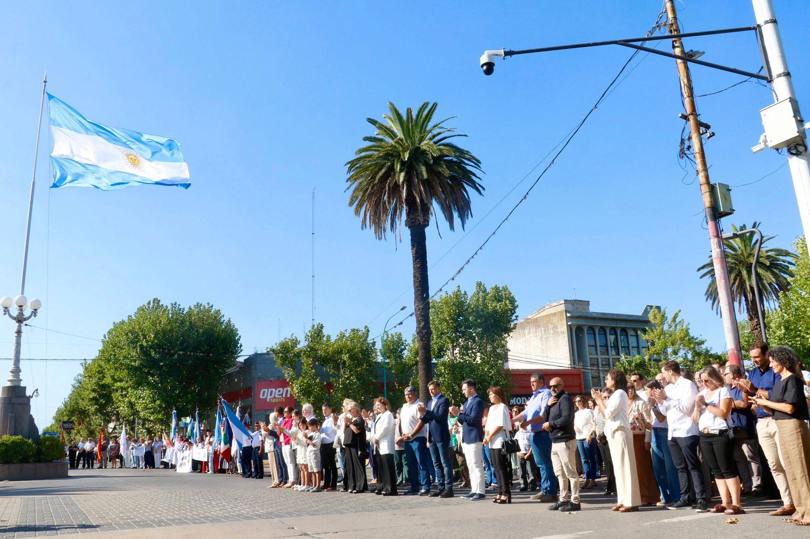 Bolívar celebró su 148 aniversario con la presentación oficial de la Bandera del Partido