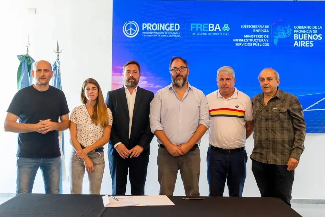 Firma de convenios para la operación y mantenimiento de parques solares