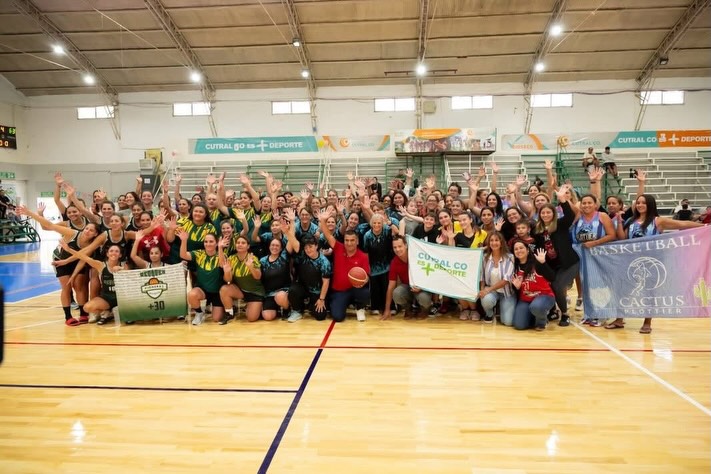 Encuentro de maxibásquet femenino en Cutral Co