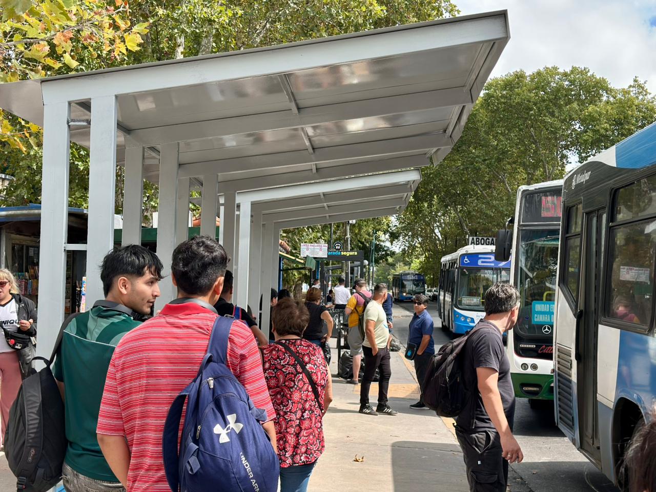 Suman infraestructura y equipamiento para el transporte público en Alte Brown