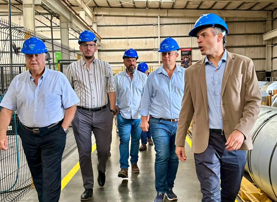 Cascallares y Cuattromo recorrieron la empresa Barbieri en el Parque Industrial de Alte Brown