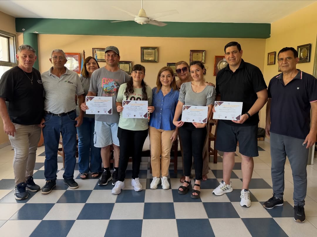 Entrega de certificados a nuevos árbitros en Villa Ojo de Agua