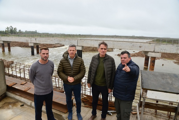 En Roque Pérez, Katopodis recorrió obras en la cuenca del río Salado