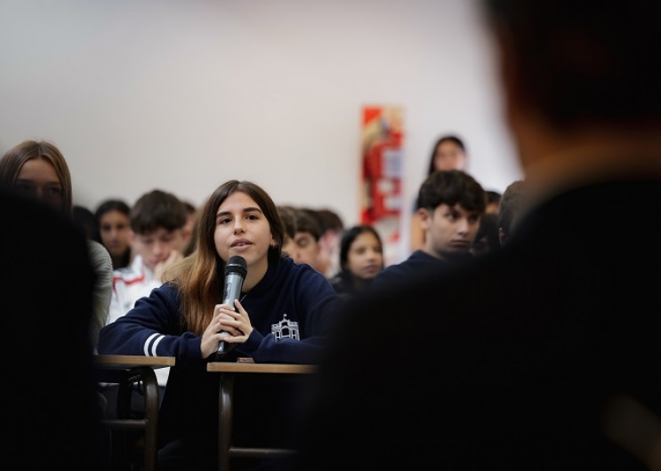 Kicillof participó de una charla con estudiantes sobre las políticas económicas de la dictadura militar