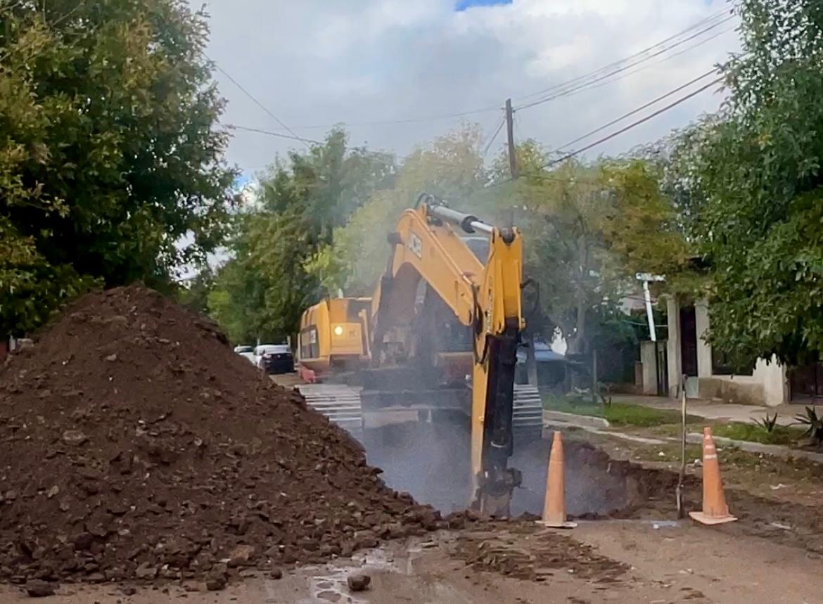 Sin pausa, siguen las obras en las redes de cloacas y agua de la ciudad