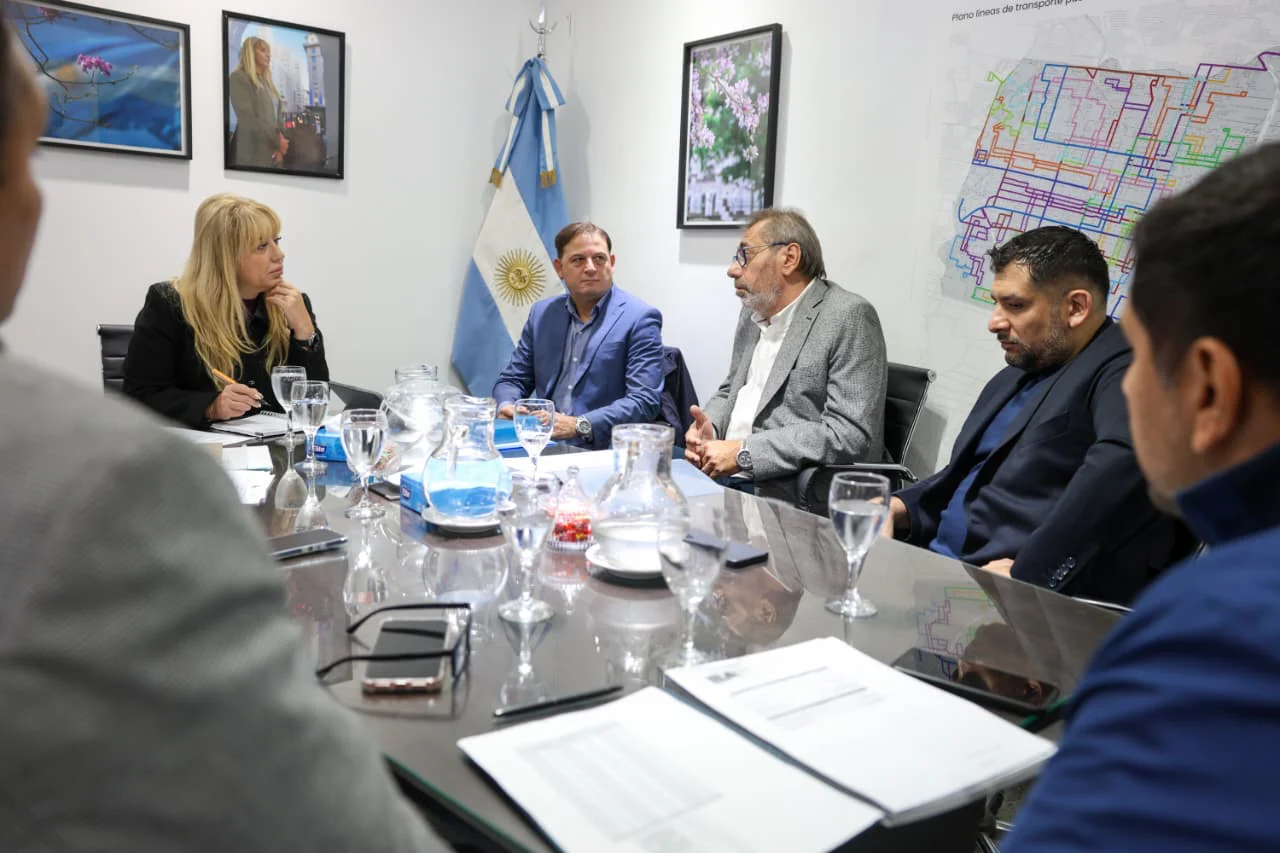 La intendente Rossana Chahla busca garantizar el servicio de transporte público urbano