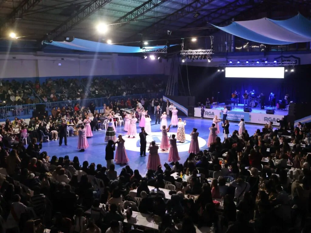 Río Grande celebró el 25 de mayo con una gran peña folklórica y popular