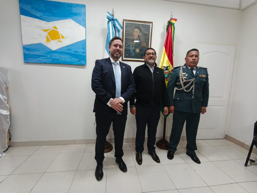 Historia, integración y sentimiento patrio en la despedida del cónsul argentino