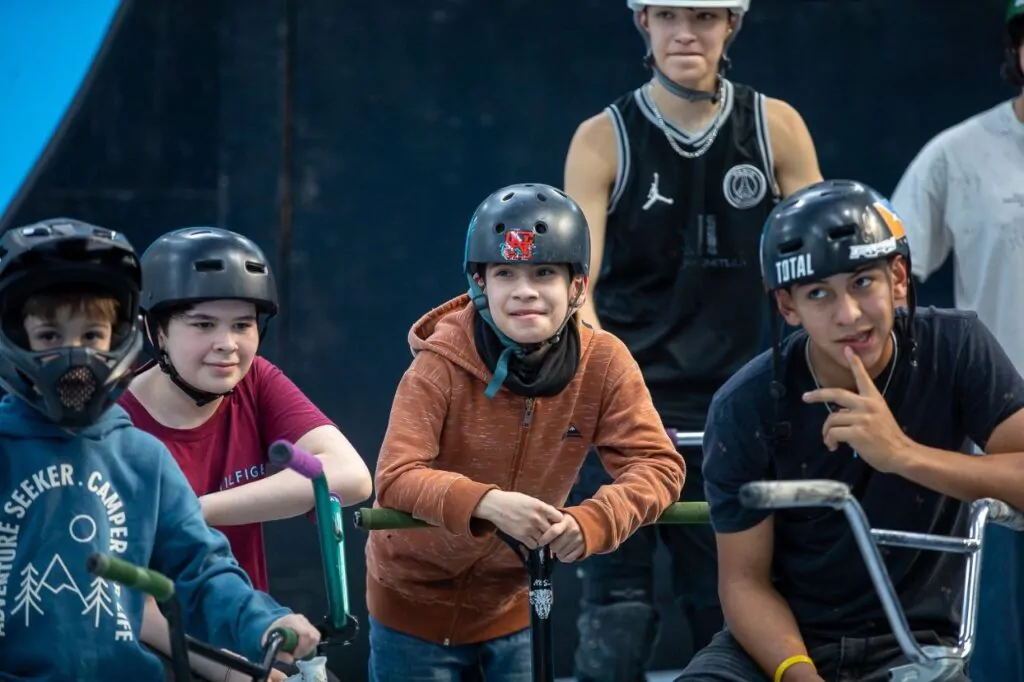 Jóvenes y referentes deportivos destacaron las obras realizadas en el Parque Municipal de Deportes Urbanos