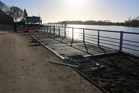Isla Santiago: ensanchamiento de camino y paseo de pescadores