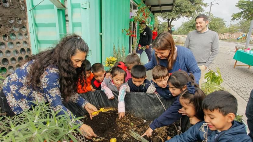 Alumnos de la escuela Nina Velardez visitaron el punto verde de los pocitos