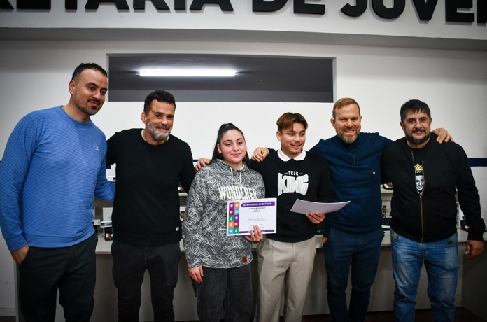 Ezeiza recibió equipamiento para la escuela de barbería municipal