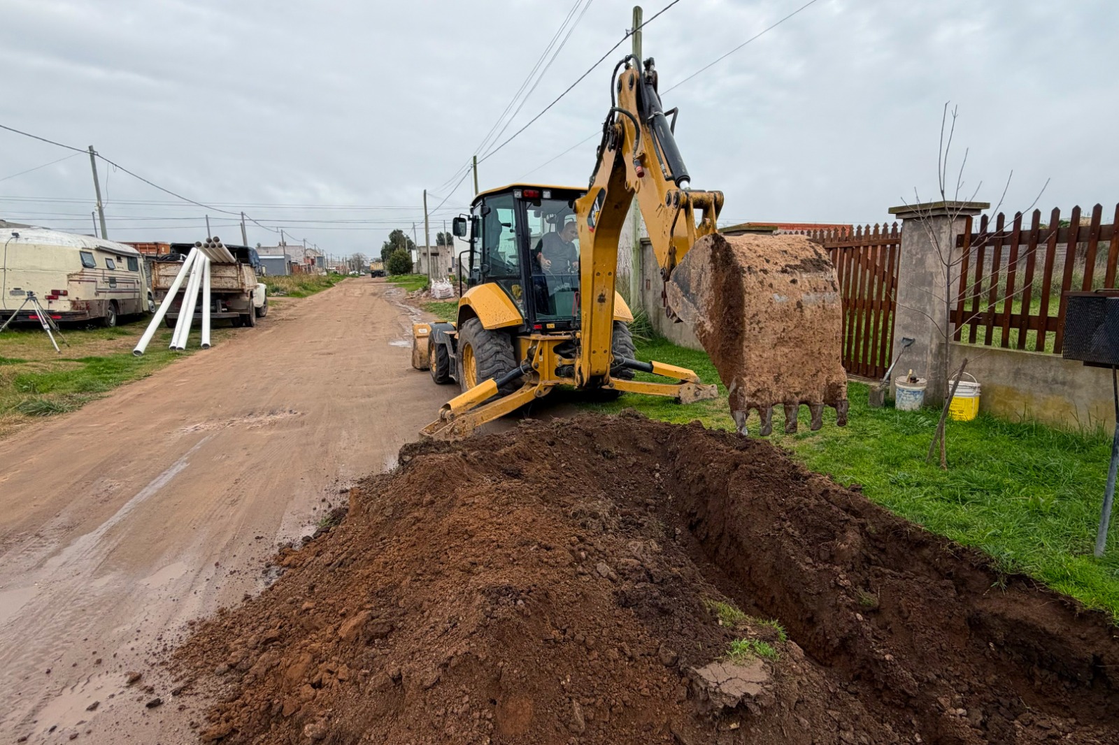 Se realizó la ampliación de las redes de agua y cloacas en calle 85