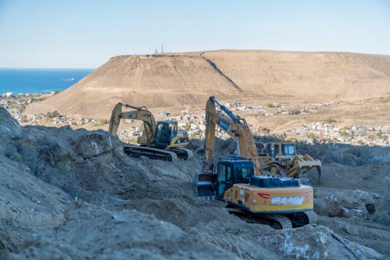 Othar supervisó el avance de las obras de estabilización en el Cerro Hermitte