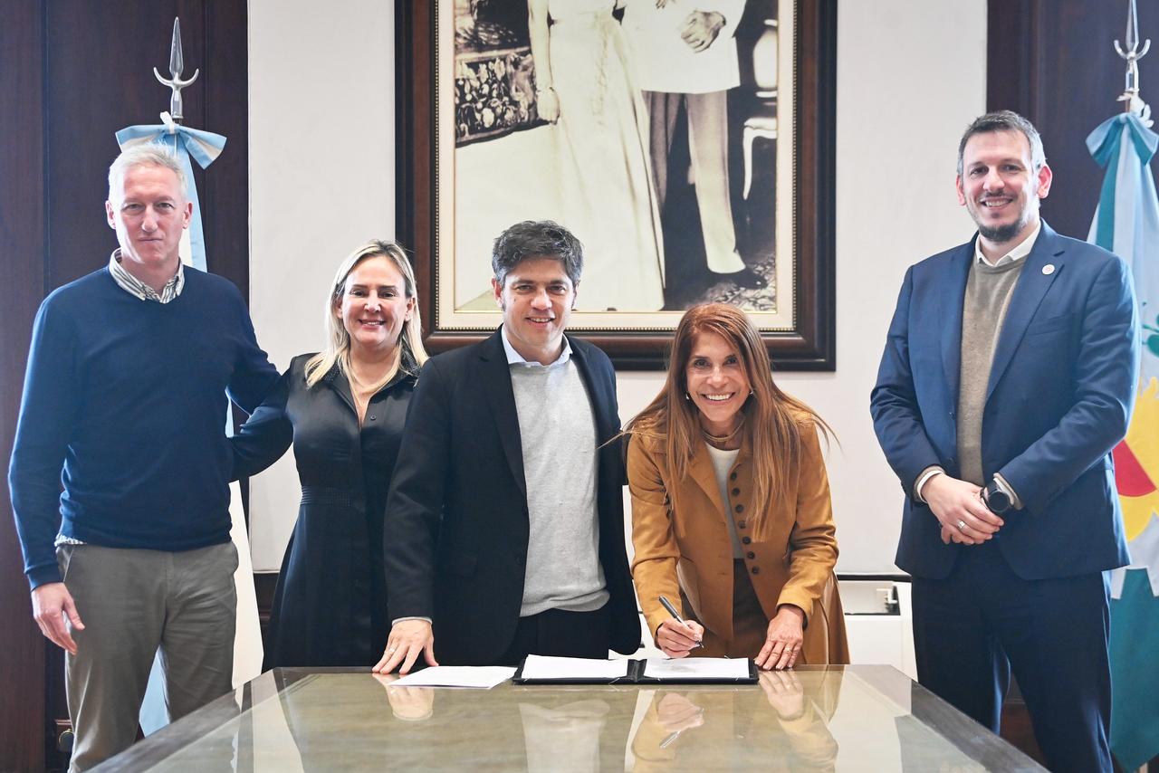 La intendenta Magdalena Sierra firmó un acuerdo con el gobernador Axel Kicillof para incorporar maquinaria y vehículos para Avellaneda