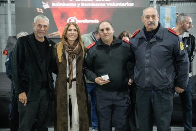 Avellaneda homenajeó a sus bomberos