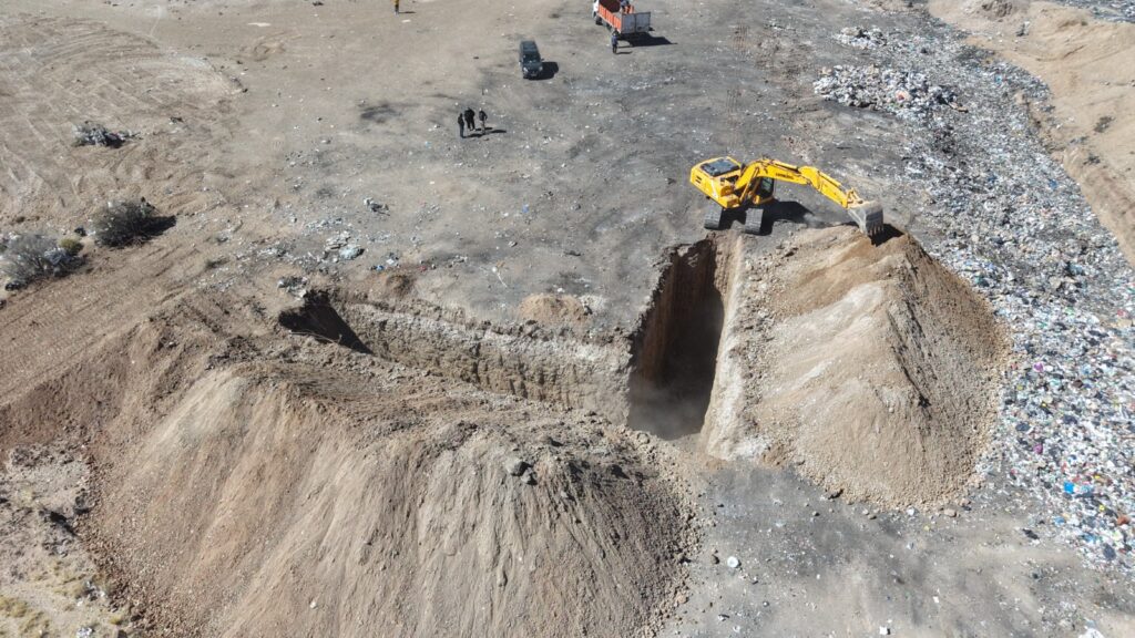 La municipalidad avanza con la excavación de una nueva fosa para la disposición final de residuos