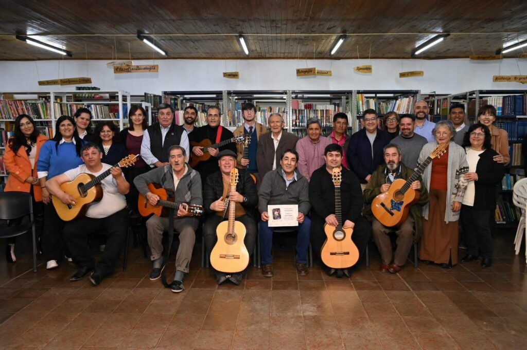 Malargüe presentó el primer libro que reúne la poesía y la canción cuyana de autores locales
