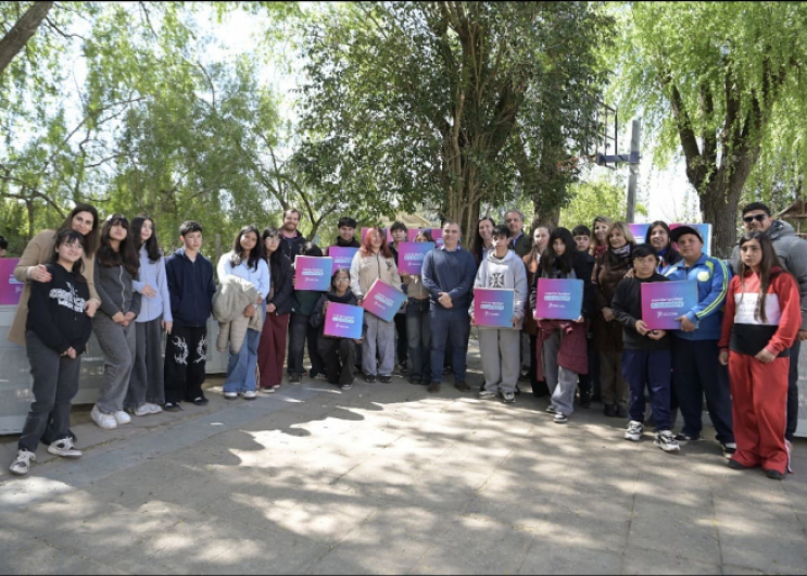 La Provincia de Buenos Aires entregó 80 computadoras para escuelas de Tigre y San Fernando