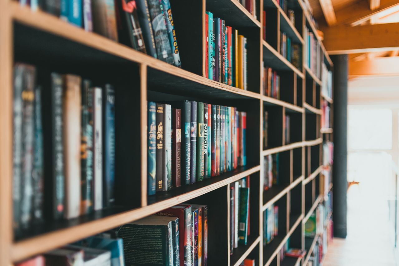 La ciudad se transforma en un gran circuito cultural en la sexta Noche de las Librerías Platenses