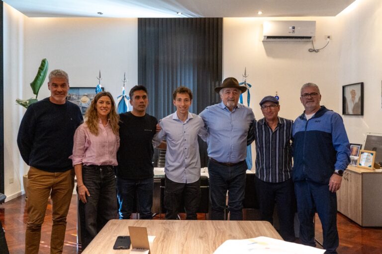 Othar recibió al histórico entrenador de hockey Sergio “Cachito” Vigil